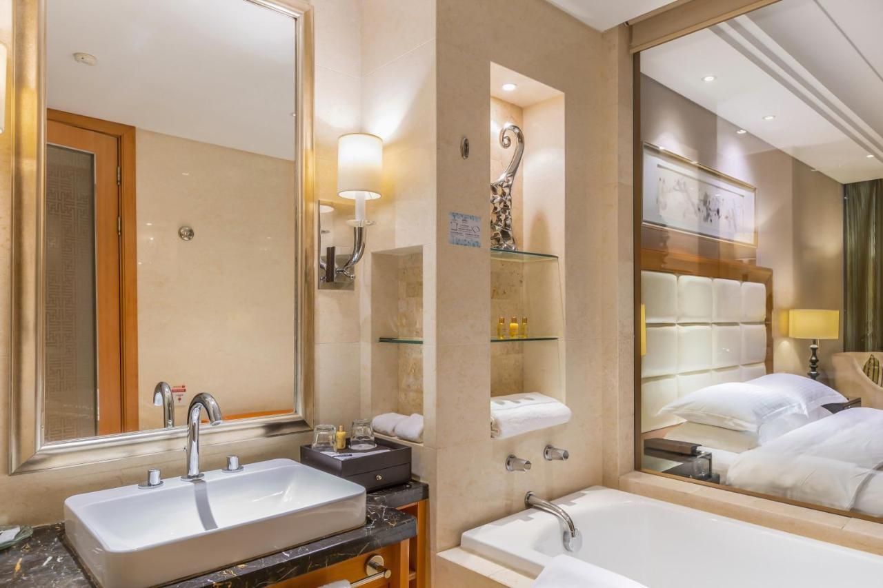 فندق Wyndham Xinyang Downtown المظهر الخارجي الصورة