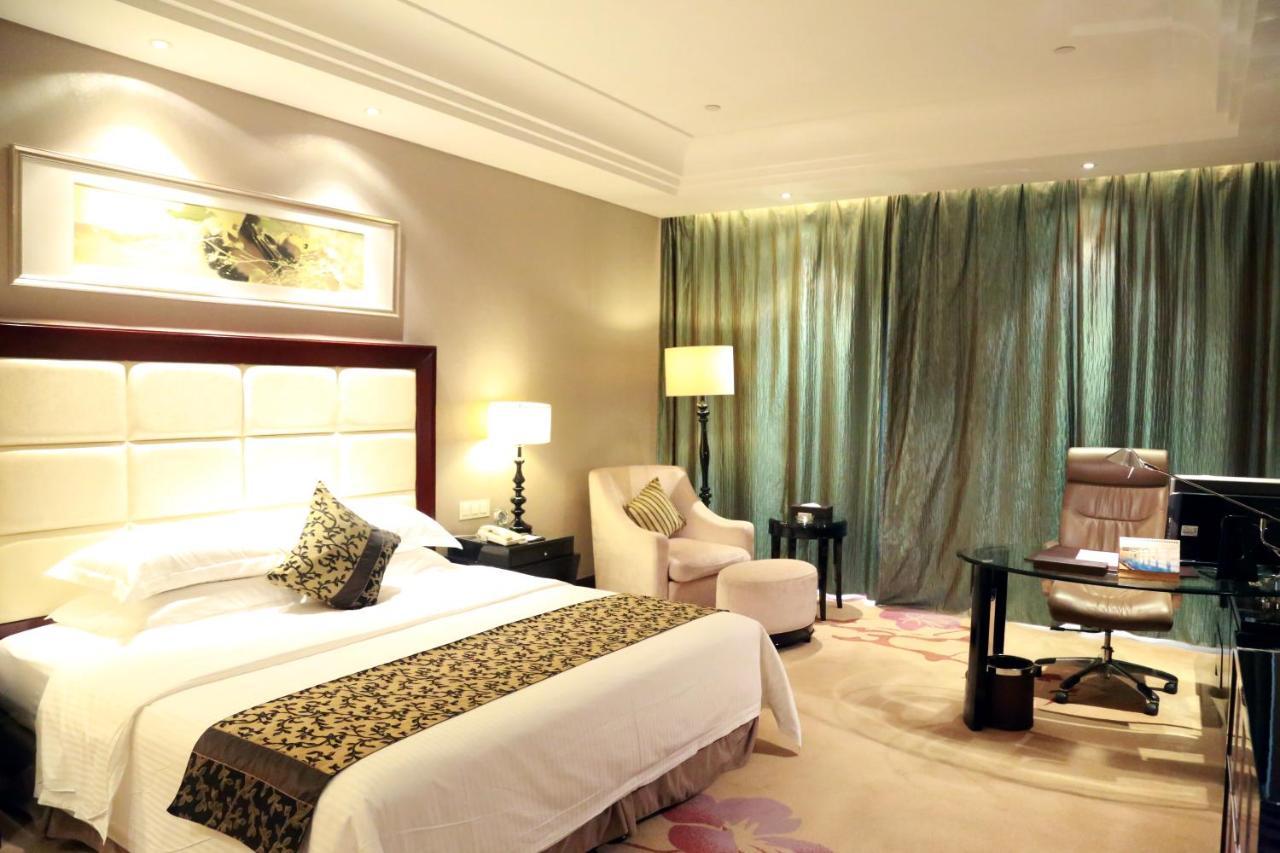 فندق Wyndham Xinyang Downtown المظهر الخارجي الصورة
