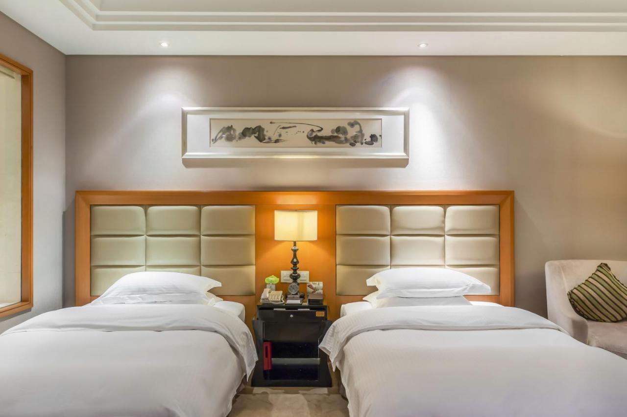 فندق Wyndham Xinyang Downtown المظهر الخارجي الصورة
