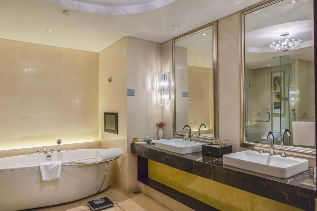 فندق Wyndham Xinyang Downtown المظهر الخارجي الصورة