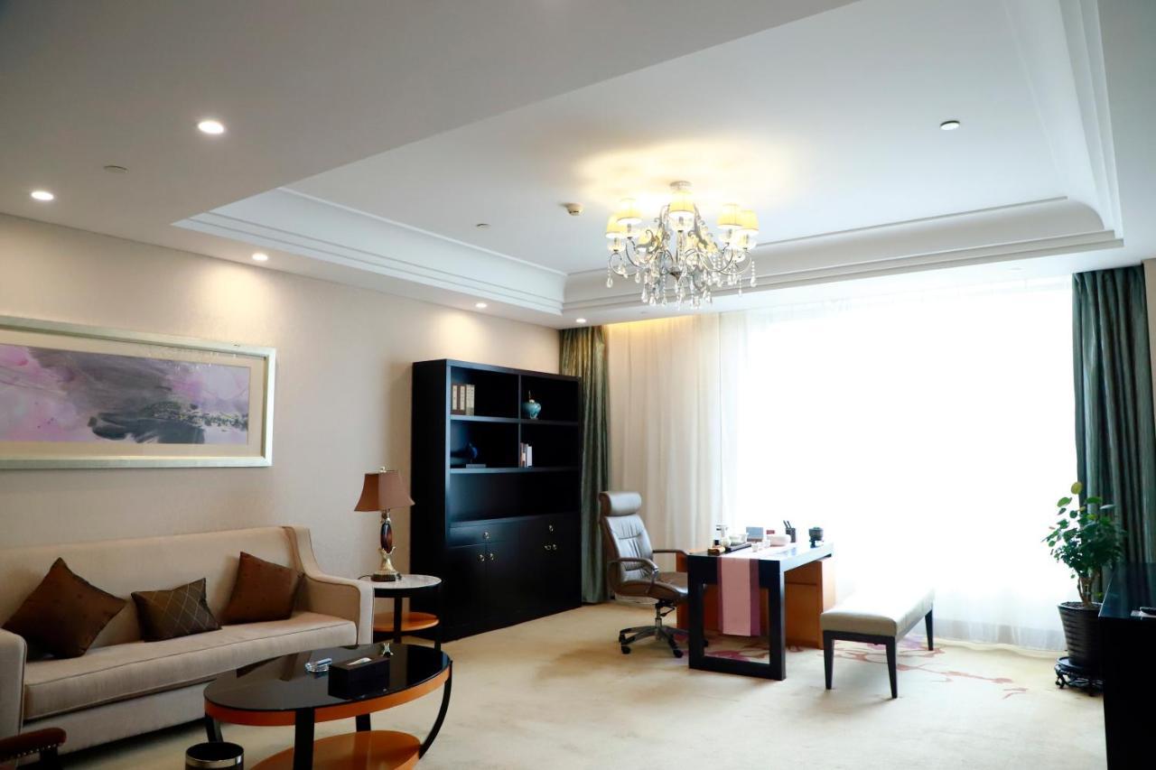 فندق Wyndham Xinyang Downtown المظهر الخارجي الصورة